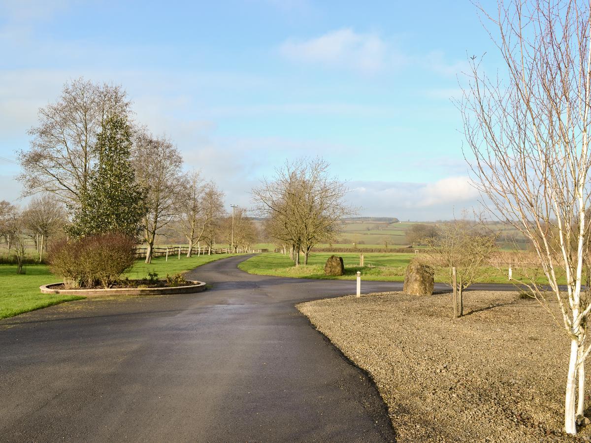 Stonehenge Villa Bruton Bagian luar foto